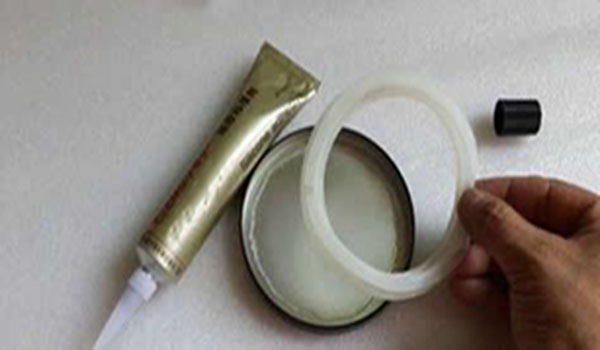 塑料與金屬之間粘接，該如何選擇合適的膠水？思美達(dá)膠粘